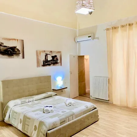 Via Conserva 27 * Μπρίντιζι